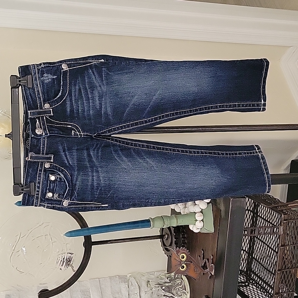 Miss Me Denim Med washed Jp5473p Capri/cropped Jeans.  Flower stitch rhinstone.